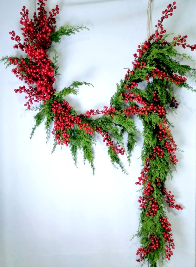 9ft Cedar and Red Berry Garland