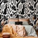 Botanical Wallpaper Featuring a Bold Tropical Leaf Motif in Black and White - C261