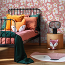 Floral Wallpaper with a Charming Daisy Motif in Pink and White - C691