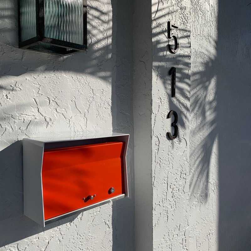 RetroBox Locking Wall Mount Mailbox in ARCTIC WHITE