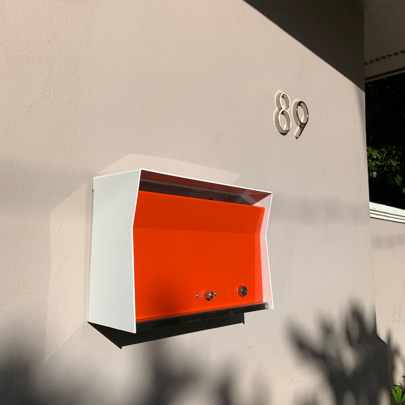 RetroBox Locking Wall Mount Mailbox in ARCTIC WHITE