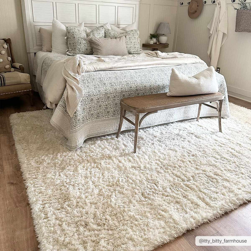 Siari Solid Cream Plush Rug