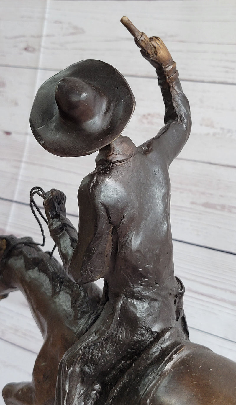 【ブロンズ調】Frederic Remington カウボーイ像 彫像 ブロンズ調】Frederic Remington カウボーイ像 彫像 The Cowboy