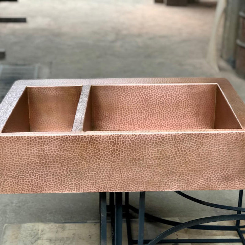 Double-Bowl Hammered Copper farmhouse sink - Small Bowl Right -Solara