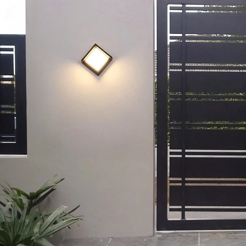 Ektos Outdoor Wall Lamp