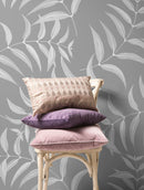 Botanical Wallpaper with a Leaf Pattern in Gray and White - X036