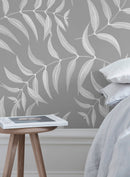 Botanical Wallpaper with a Leaf Pattern in Gray and White - X036