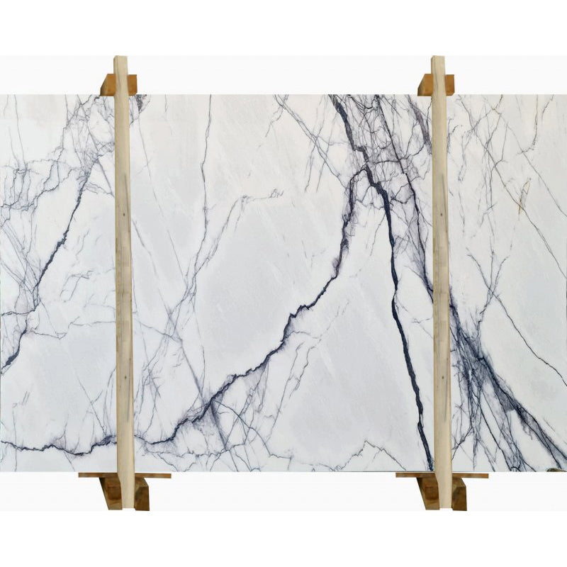 new york white marble slabs polished 2cm slabs wooden bundle front view shot